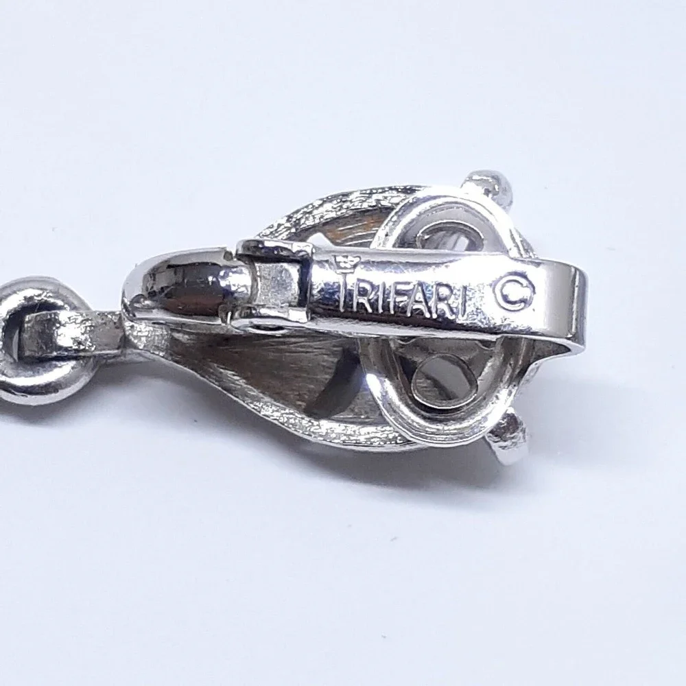 Vintage Crown Trifari Earrings Signed Clip On Silver Tone Dangle - Picture 10 of 16